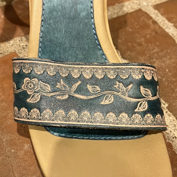 EUC Sz 6M Mudd leather sandal wedges - Picture 7 of 8